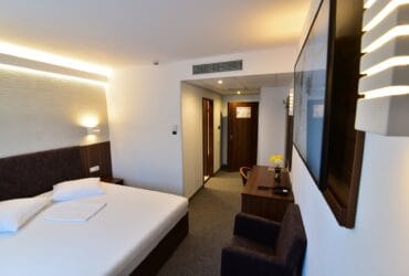 prahovaonline.ro hotel forum ploiesti cazare moderna si confortabila in inima orasului