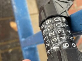 Alertă Bicicliști: Hoții Blochează Antifurturile cu Superglue! Cum Te Protejezi? 🚲 52 prahovaonline.ro ciorna automata 1