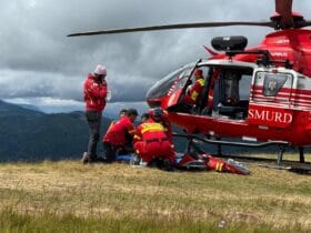 Cioban atacat de urs la Azuga, rănit grav de o petardă. Intervenție de urgență cu elicopterul SMURD 42 Foto: Salvamont Prahova