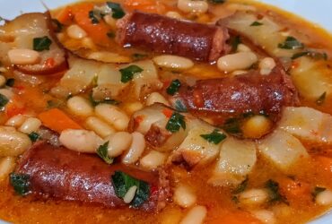 Rețeta Vremurilor de Criză: Fasole cu Afumătură, Delicatesa Prahovenilor care sfidează Inflația 63 reteta vremurilor de criza fasole cu afumatura delicatesa prahovenilor care sfideaza inflatia
