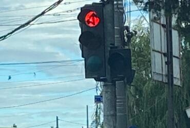 Semafor Intermitent Dreapta Defect: Ce Faci? Ghid Complet Cod Rutier 63 Sursa Foto: Dan Dumitrescu Facebook