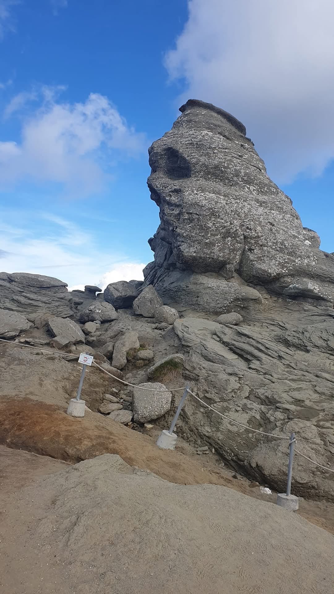 Sfinxul din Bucegi: Totul despre Misteriosul Monument. De la Geologie la Mituri Energetice Neștiute 25 sfinxul din bucegi totul despre misteriosul monument de la geologie la mituri energetice nestiute