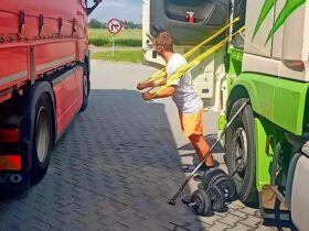 Fără Scuze: Cum Arată "Sala de Forță" a Șoferilor de TIR în Parcările din Parcul Industrial Ploiești 45 fara scuze cum arata sala de forta a soferilor de tir in parcarile din parcul industrial ploiesti